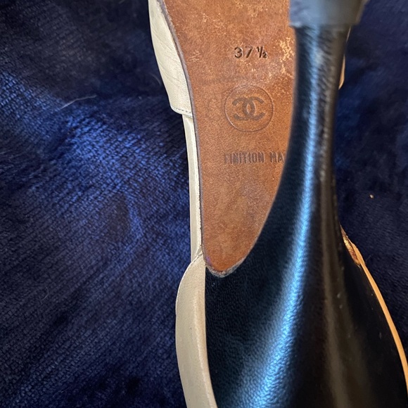 Chanel pointed toe lamb skin tan and dark brown 3 1/2 inch heel - Picture 12 of 12